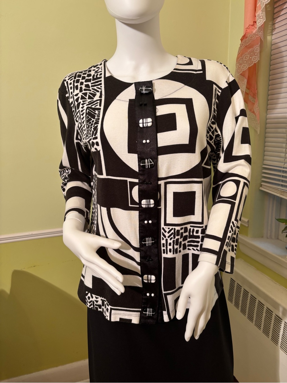 Vintage Retro Kerrybrooke Black & White Geometric Print Top W/M Statement Button